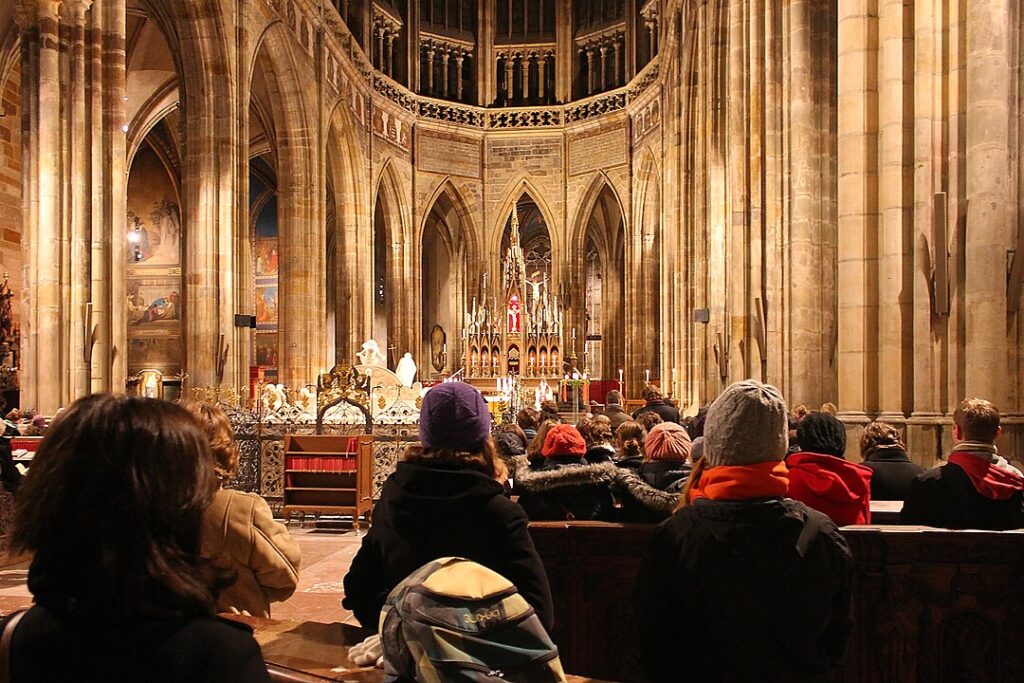 Roráte mise advent estéjén. Kép: wikimedia