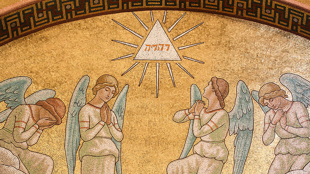 A Tetragrammaton az angyalaival